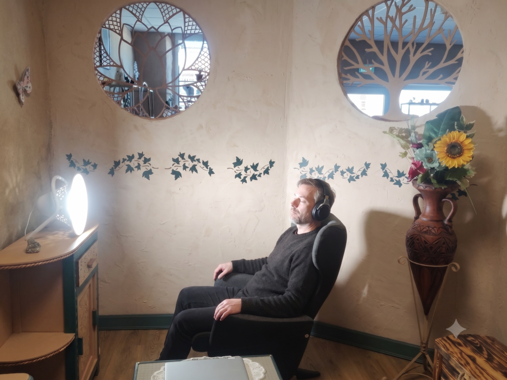 Une séance de Dream Machine, photostimulation à Etival Clarefonaine dans le cacibent d'hypnose de Sébastien Lanoptte 0 Racines Minérales, poche saint dié des Vosges